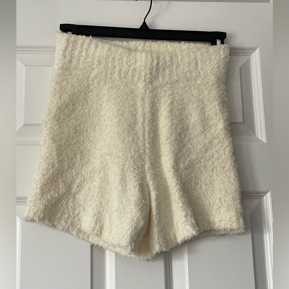 SKIMS Other - Only tried on, nwot skims cozy knit boucle shorts s/m